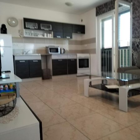 Apartamento Gabriela Nin Exterior foto